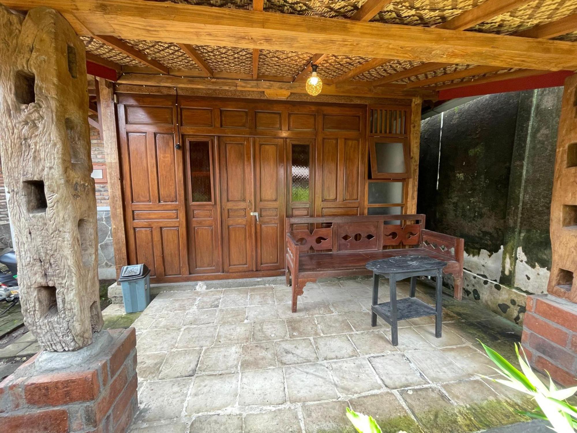 Saka Homestay Boutique & Cafe Magelang Extérieur photo