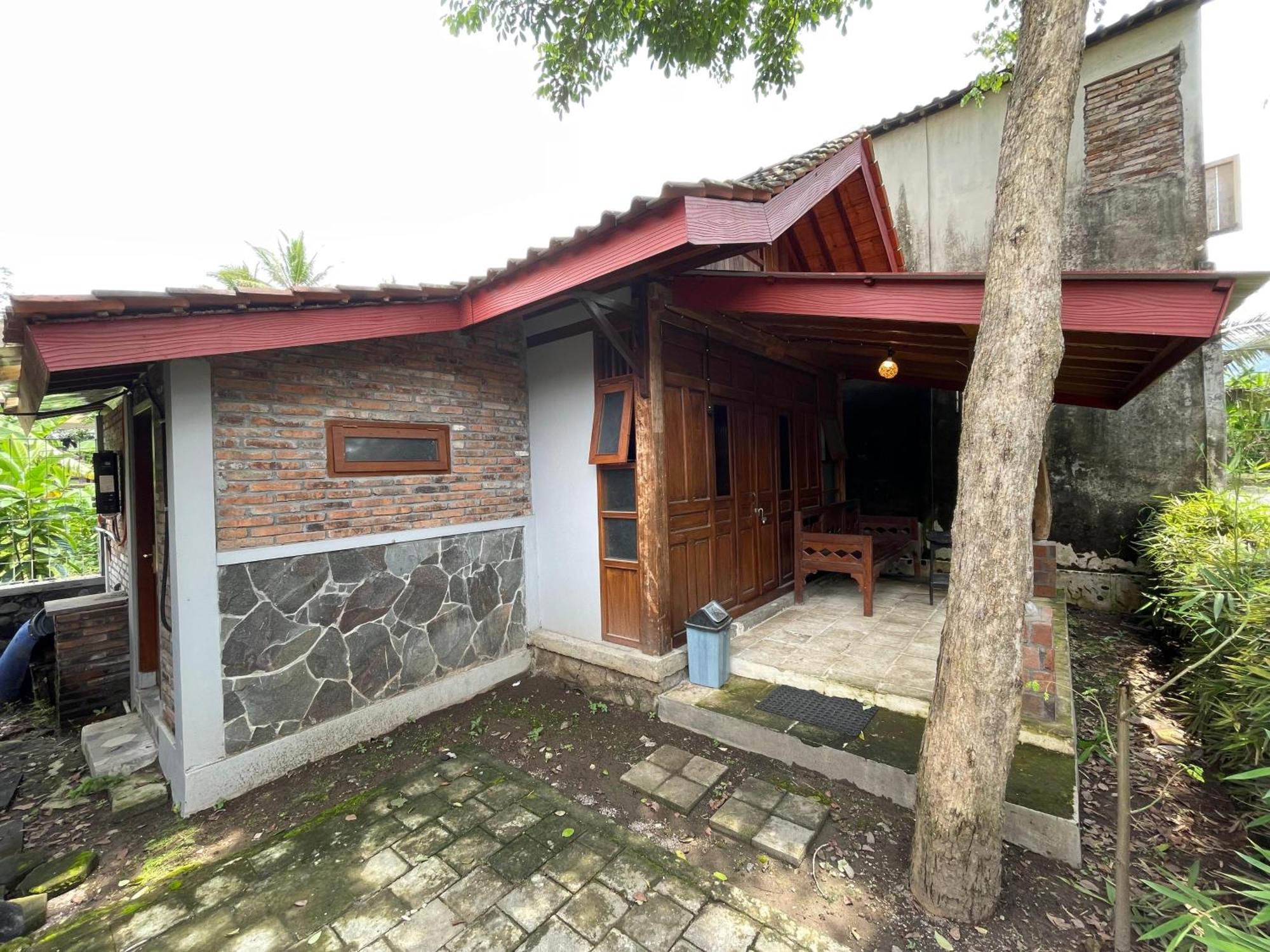Saka Homestay Boutique & Cafe Magelang Extérieur photo