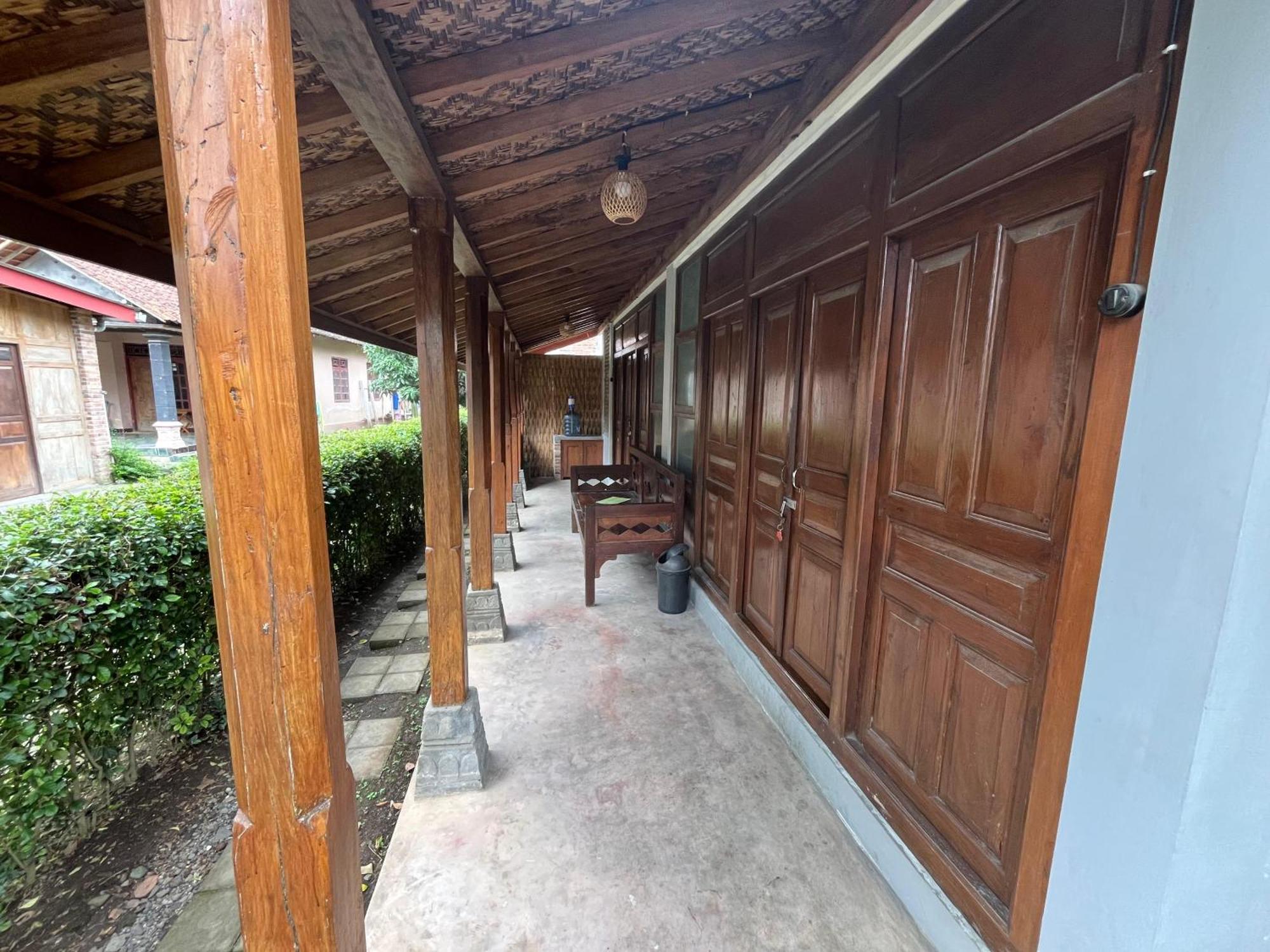Saka Homestay Boutique & Cafe Magelang Extérieur photo