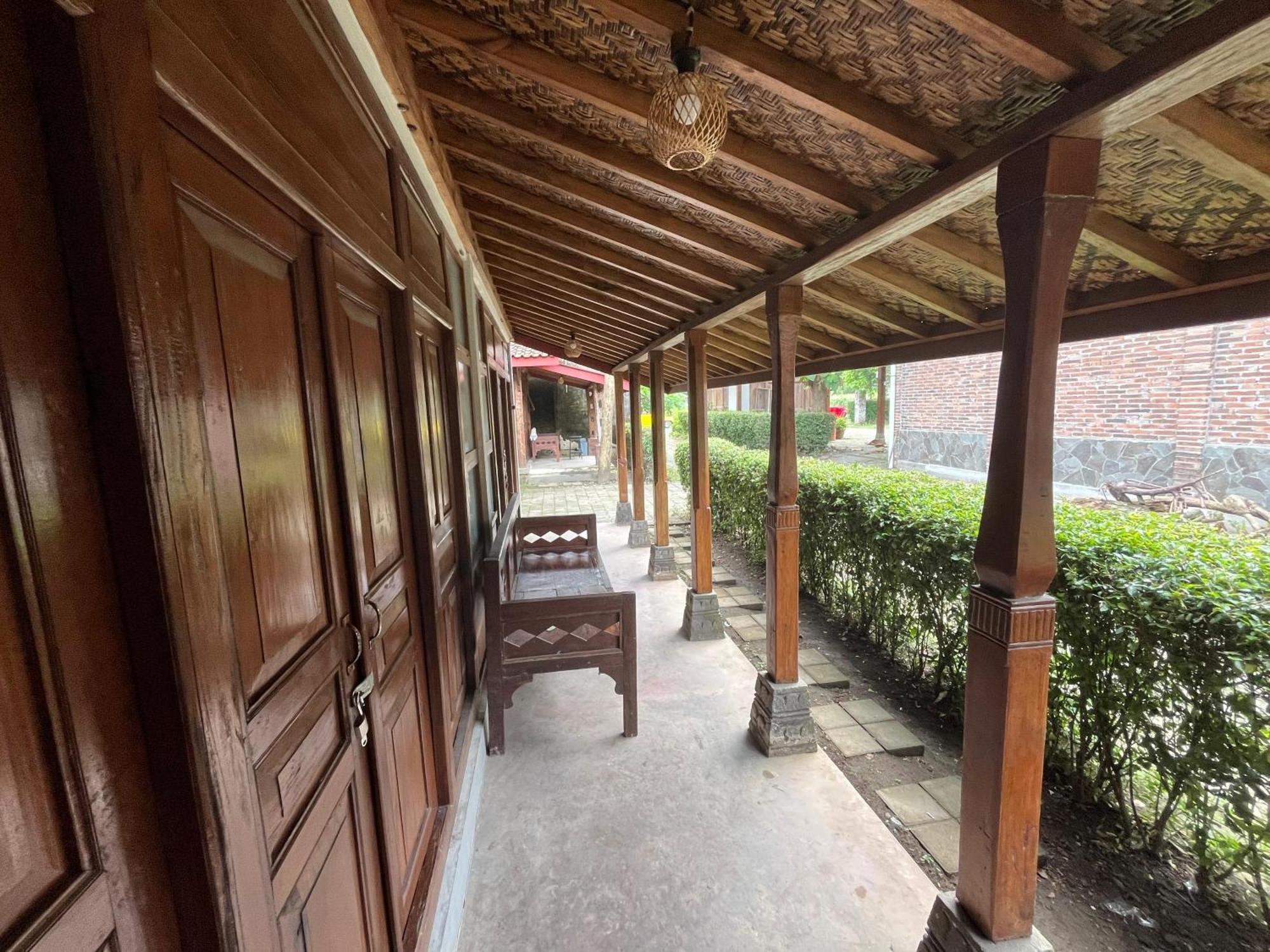 Saka Homestay Boutique & Cafe Magelang Extérieur photo