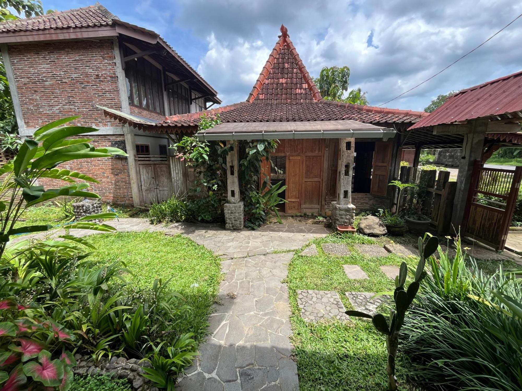 Saka Homestay Boutique & Cafe Magelang Extérieur photo